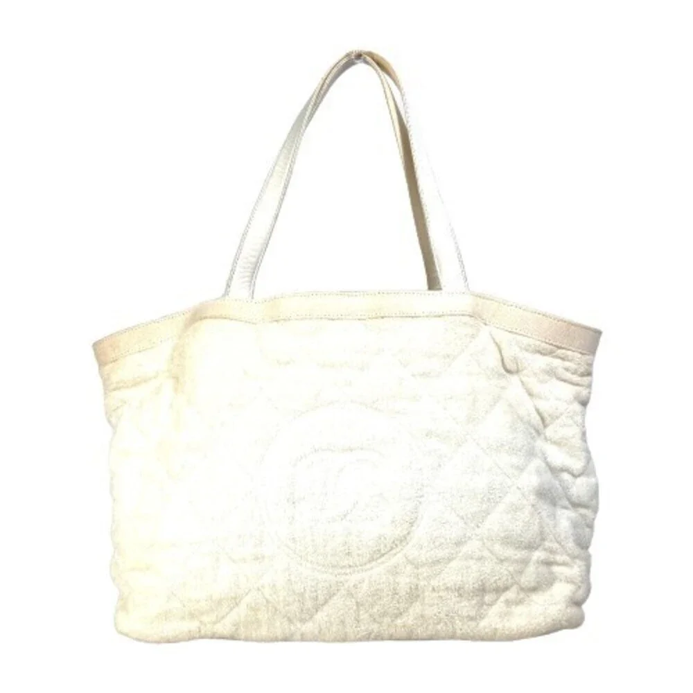 CHANEL White Leather Logo Shoulder Bag