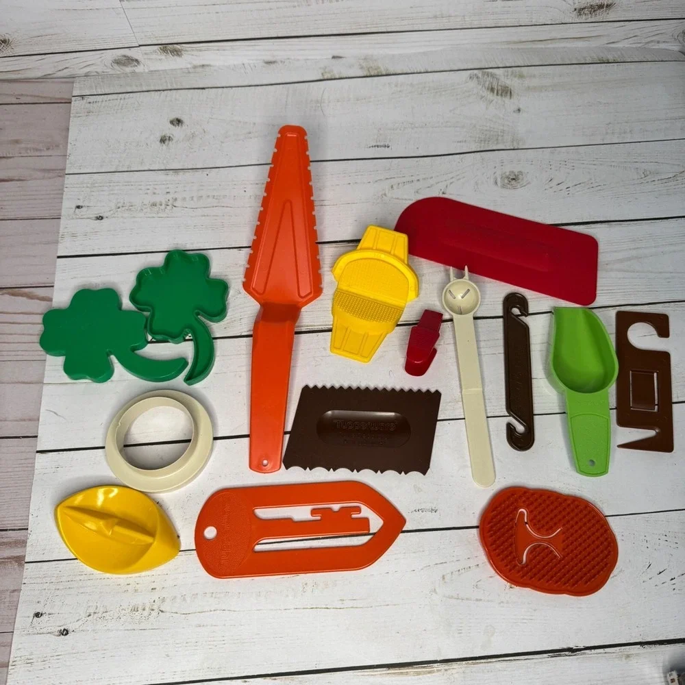 Vtg Tupperware‎ Kitchen Gadgets Utensils Lot of 15 Cutters Scraper Scoops + More