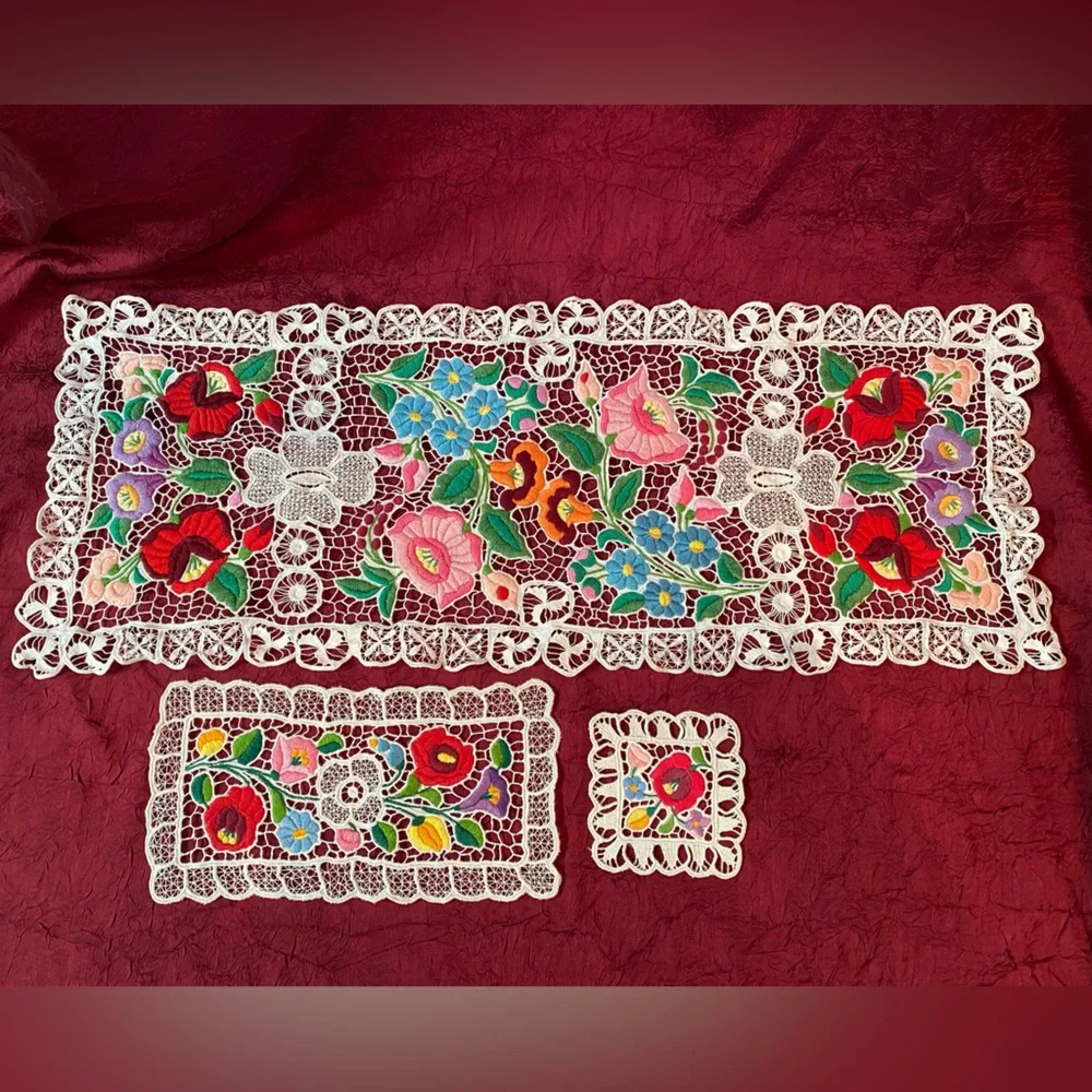 RARE FIND! Elaborately embroidered Kalocsa, Hungary Vintage Table Set