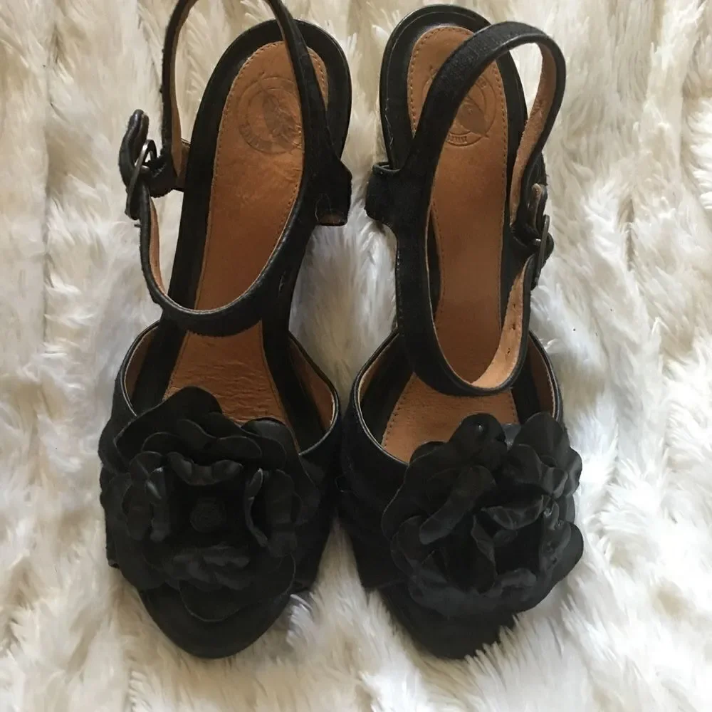 WEDGE SANDALS w Flowers!