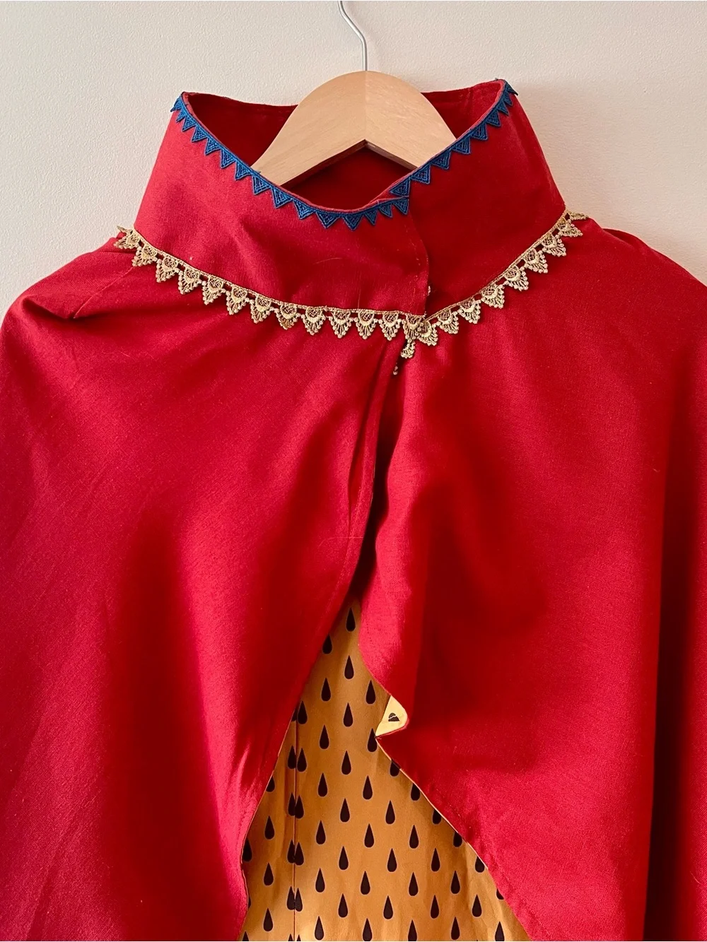 Kids Red High Collar Costume Cape with Gold Trim Yellow Lining Medium EUC