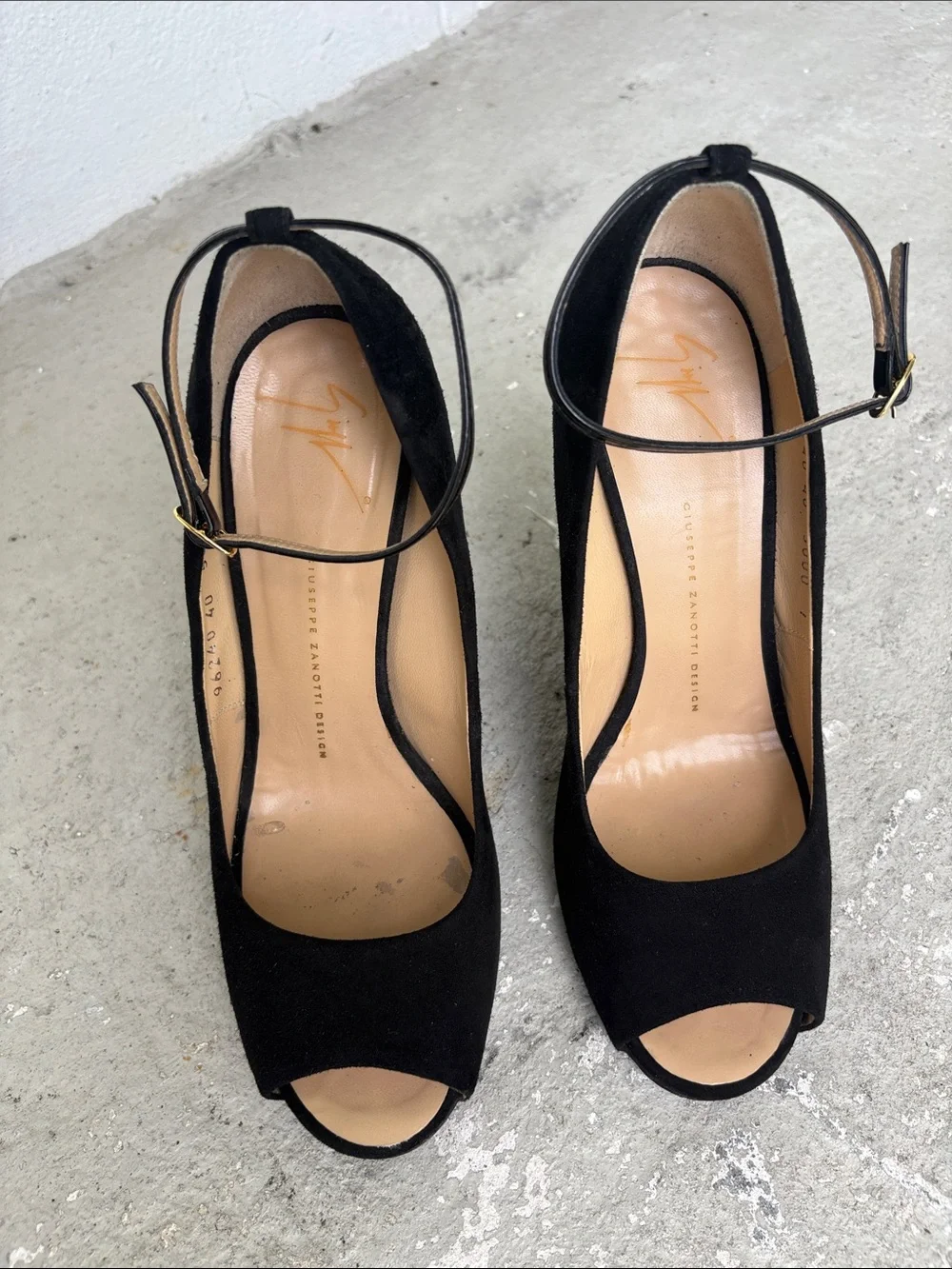 Giuseppe Zanotti please look