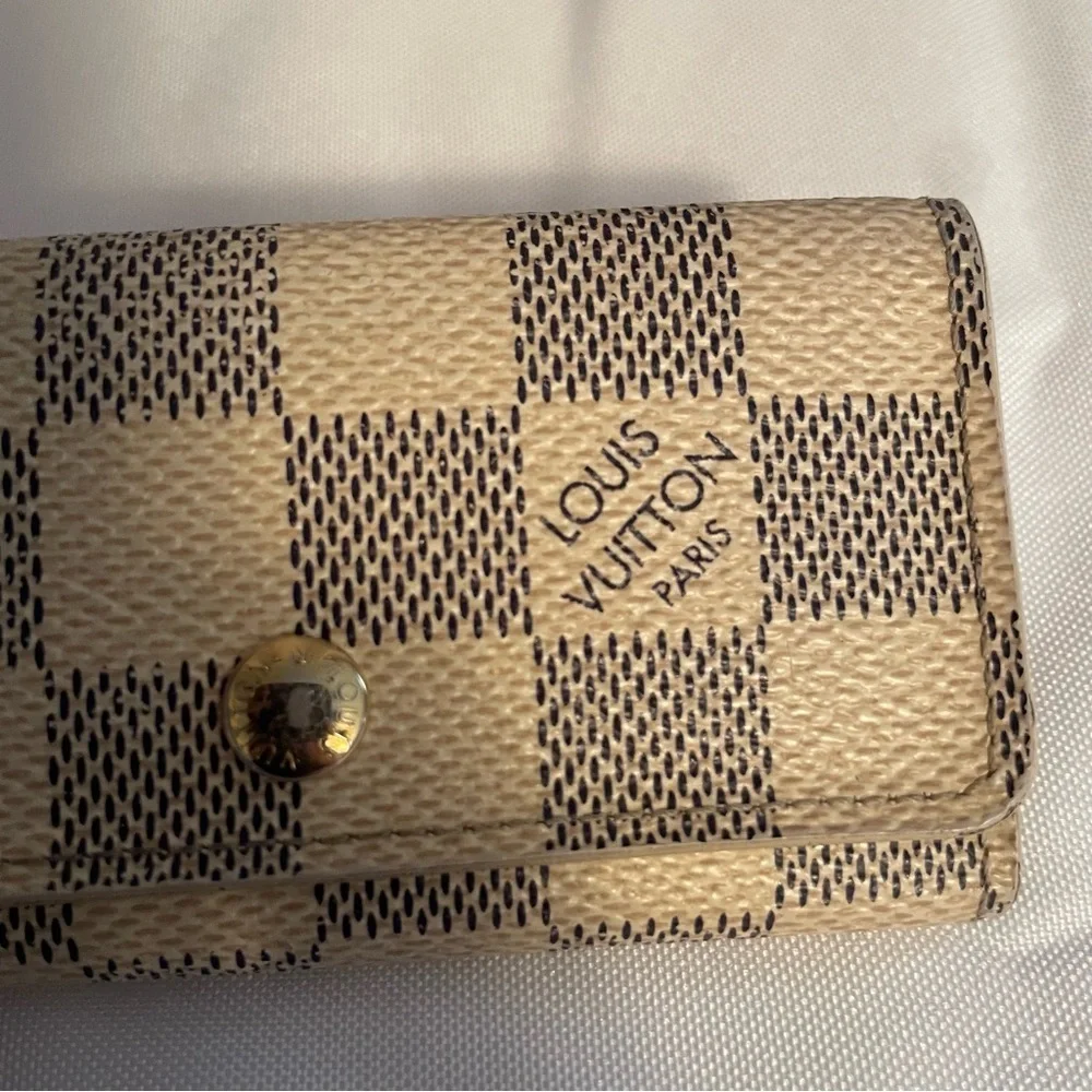 Louis Vuitton questions leave