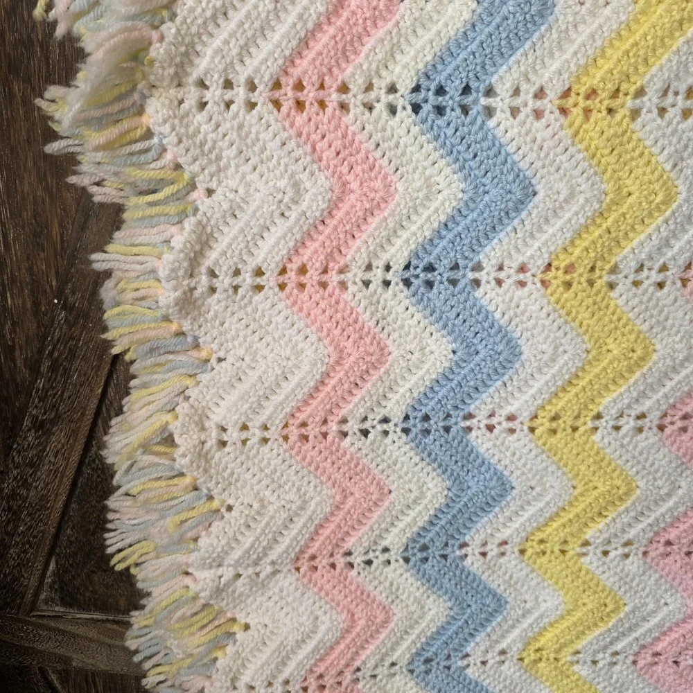 Handmade Baby Blanket Crochet Chevron Design White Blue Pink‎ Yellow 44