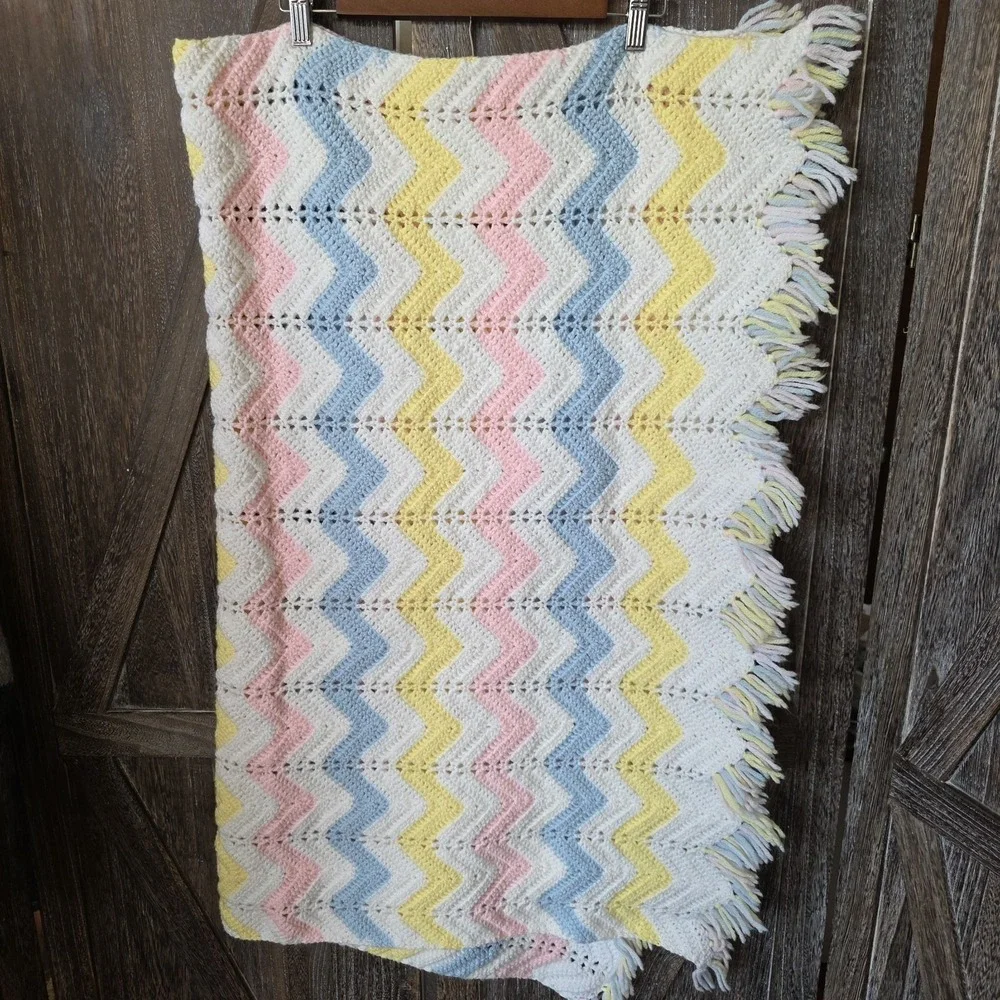 Handmade Baby Blanket Crochet Chevron Design White Blue Pink‎ Yellow 44