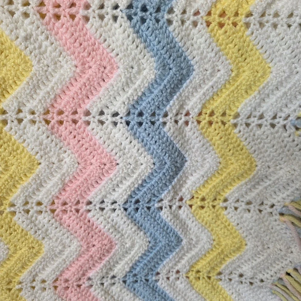 Handmade Baby Blanket Crochet Chevron Design White Blue Pink‎ Yellow 44