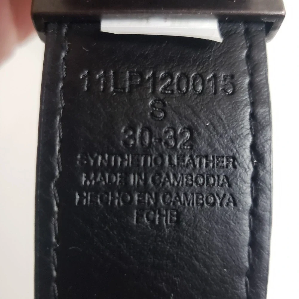 Levis wide reversible size
