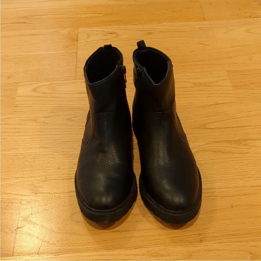 GAP black motorcycle