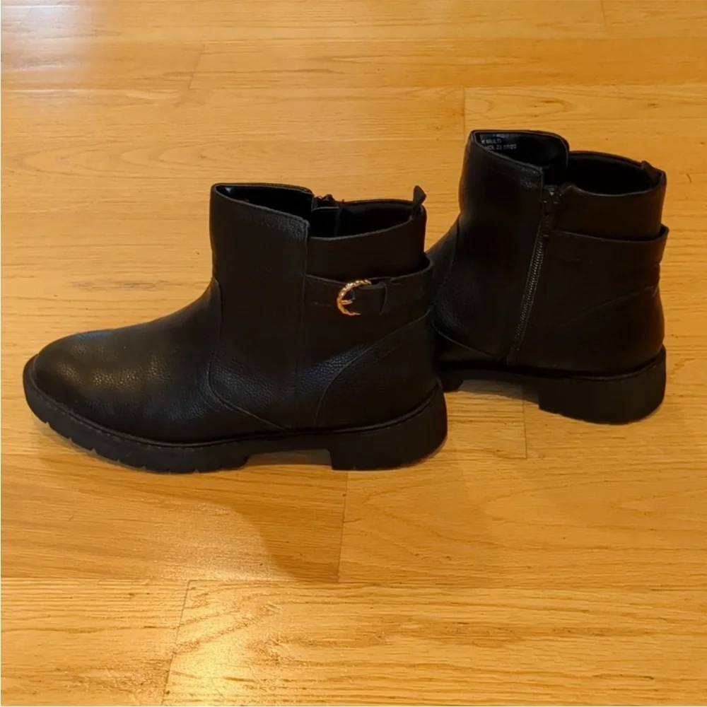 GAP black motorcycle
