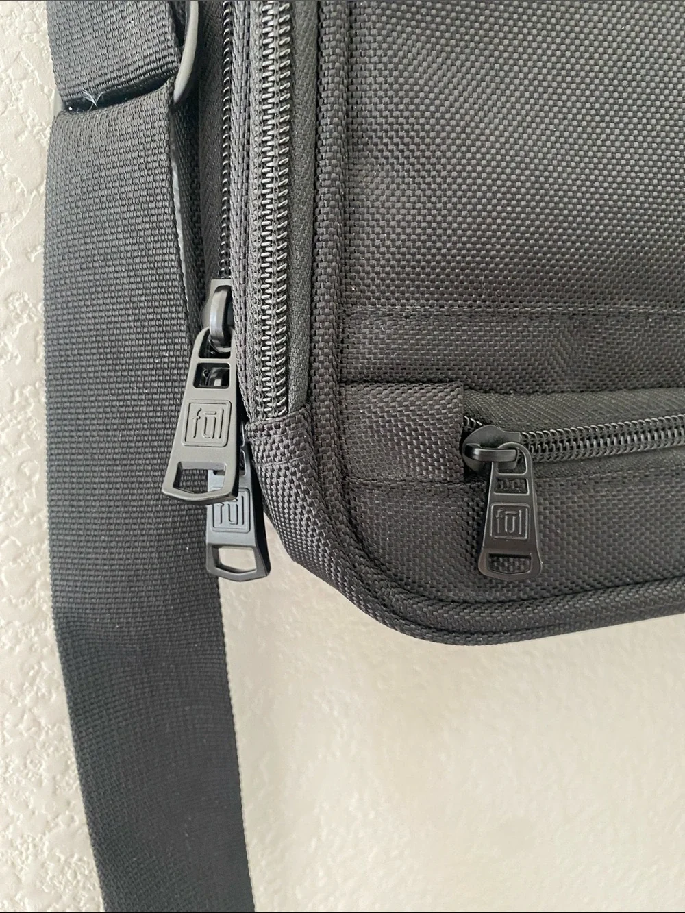 FUL Black Men's Crossbody Shoulder Bag 12” x 9” x 3.5” (expanded) NWOT
