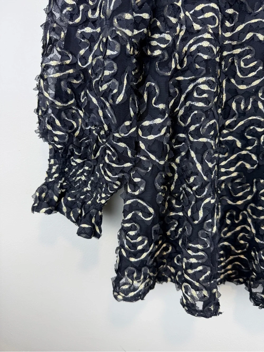 Tuckernuck Black Gold Textured Peplum Blouse Puff Sleeve Top NWT Large