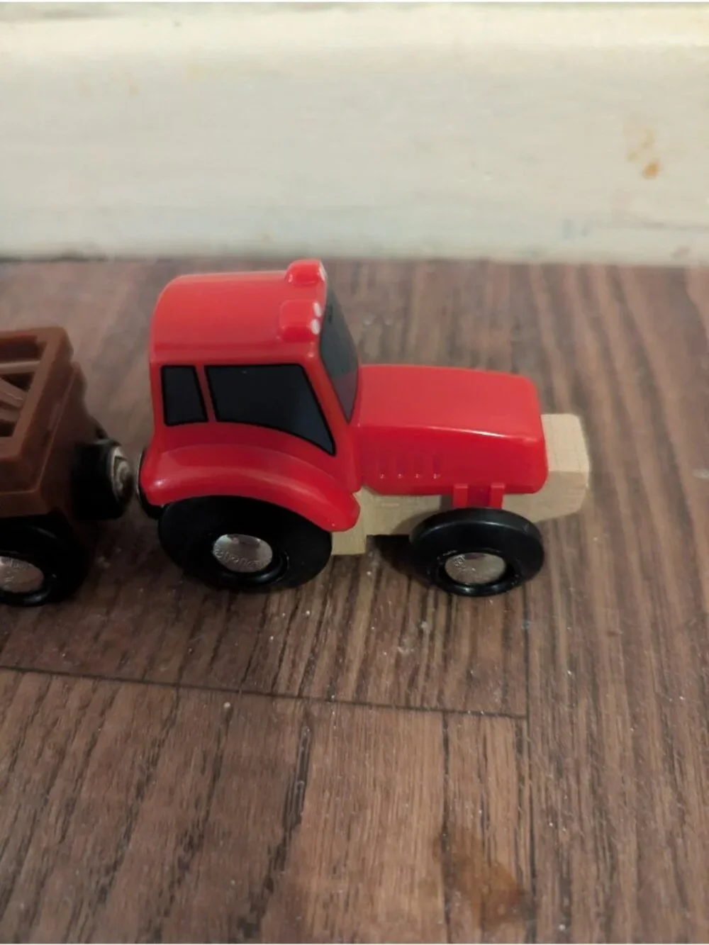 BRIO good red
