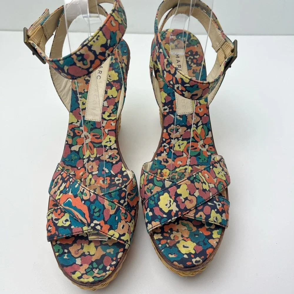 Marc Jacobs item marc