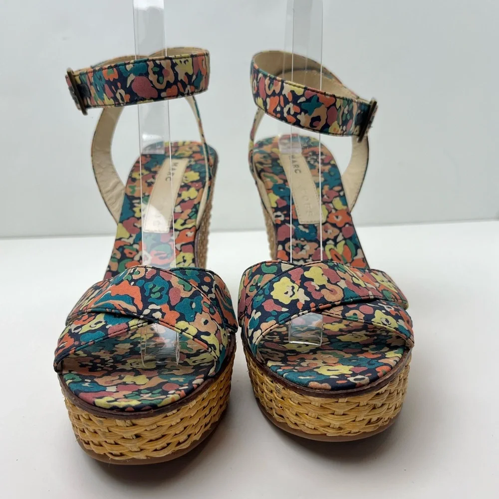 Marc Jacobs item marc