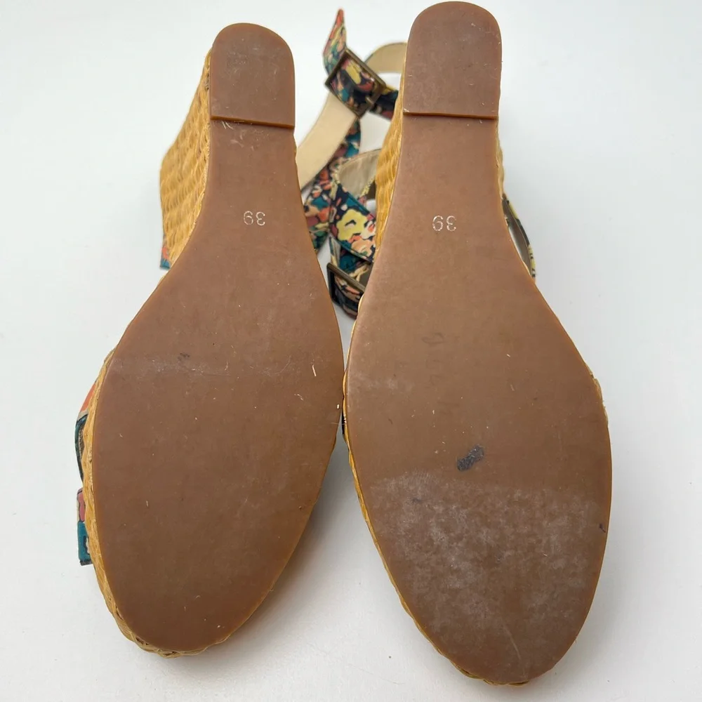 Marc Jacobs item marc