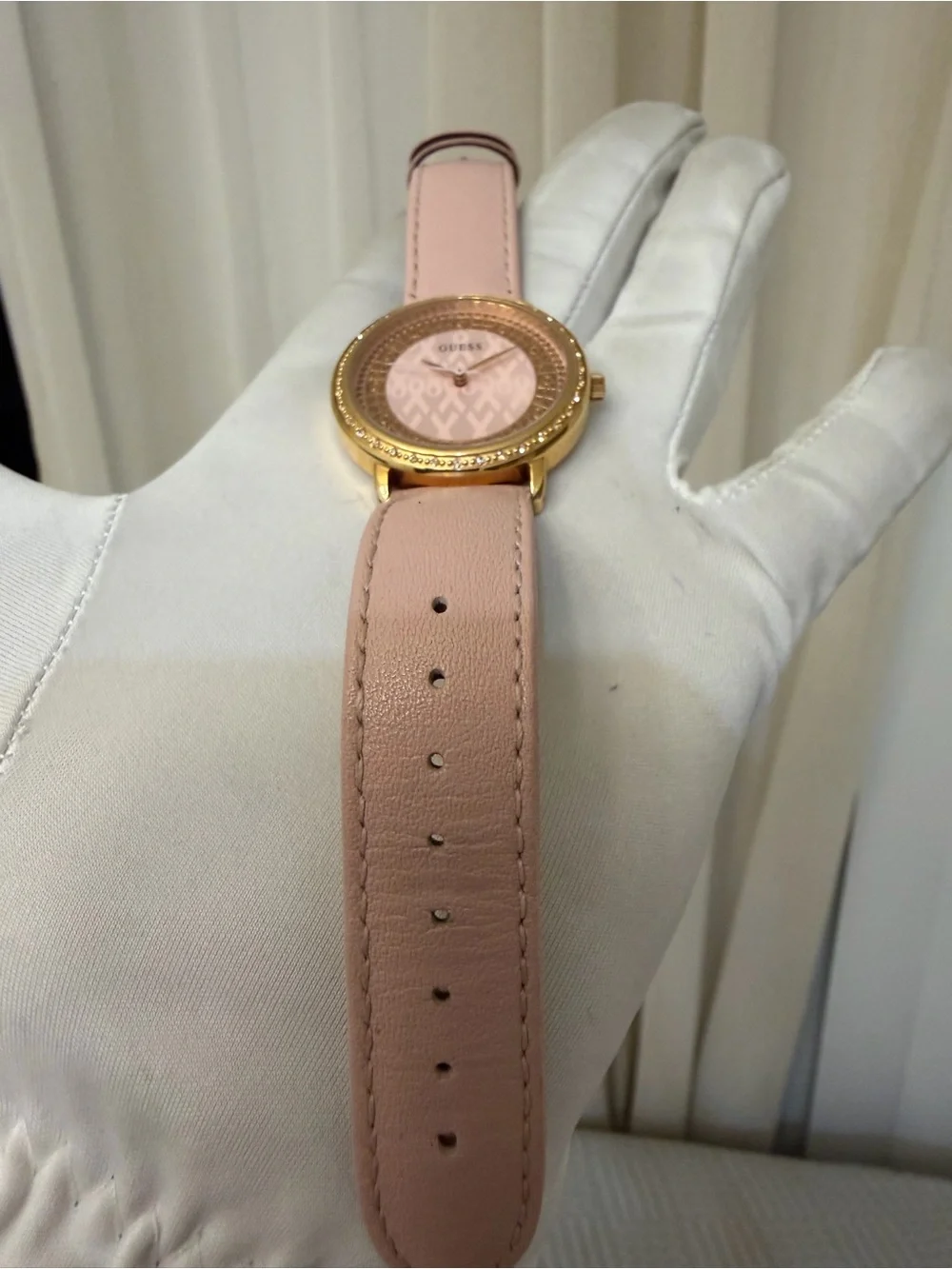 Guess sparkling pink