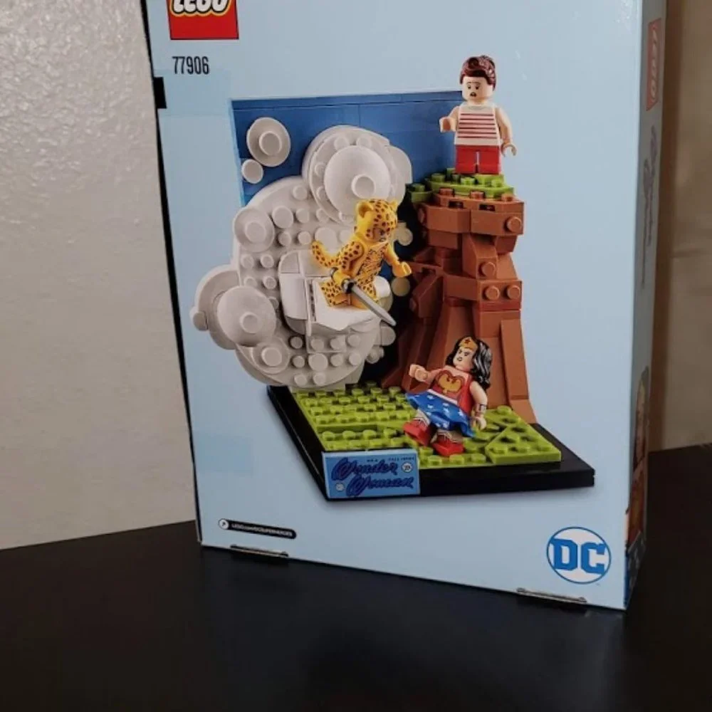 SEALED - LEGO DC Wonder Woman 77906 SDCC Exclusive