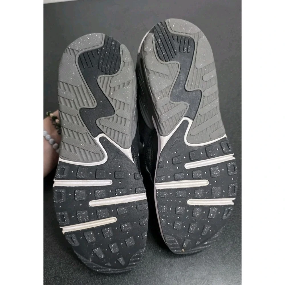 Nike Kids' Grade School Air Max Excee II Shoes Black White Youth 4.5Y Unisex EUC
