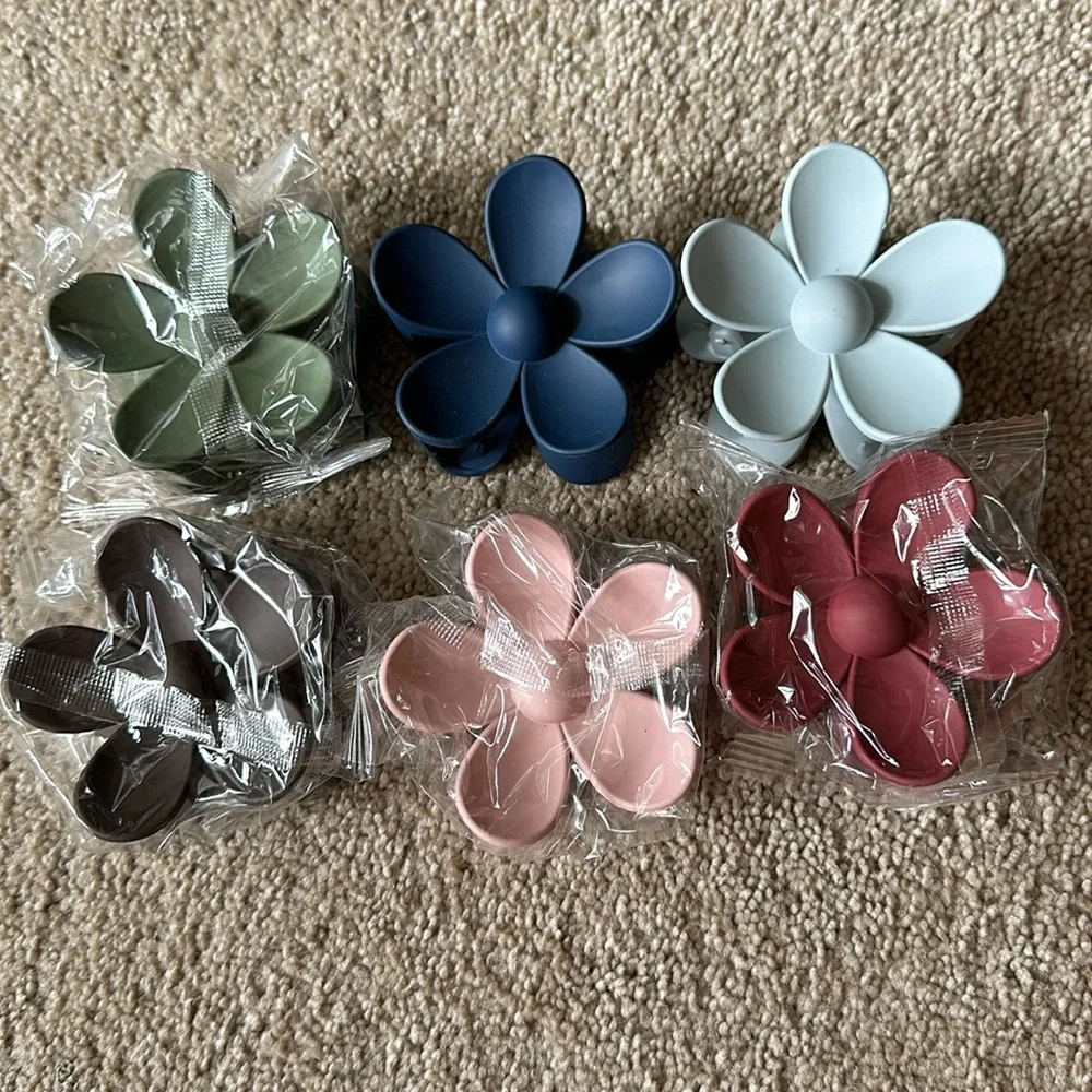 Flower Hair Claw Clips New Set of 6