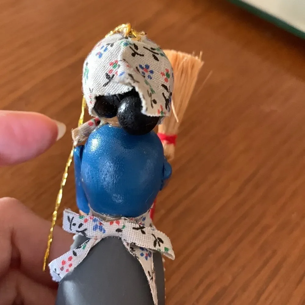 Vtg lady with a straw broom wooden Christmas‎ tree ornament