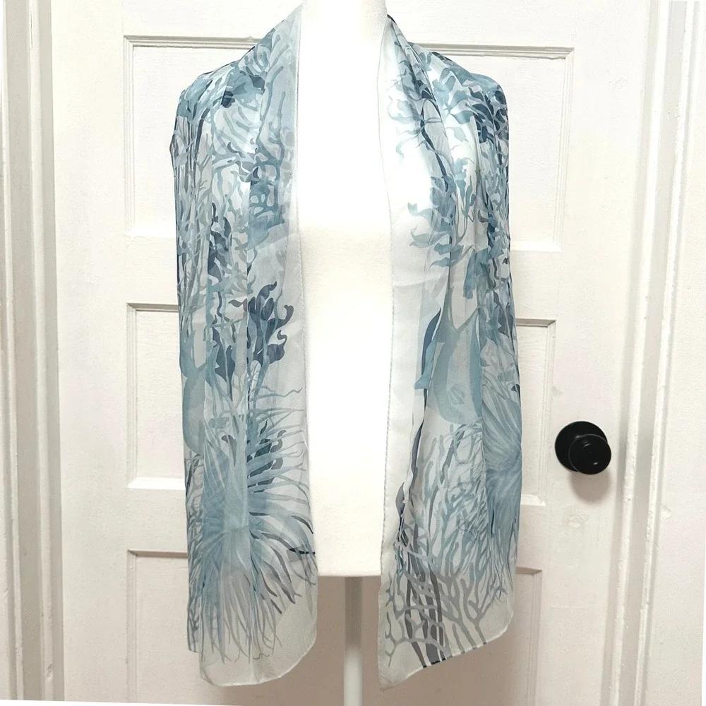 Atlantis Paradise Island lightweight silk