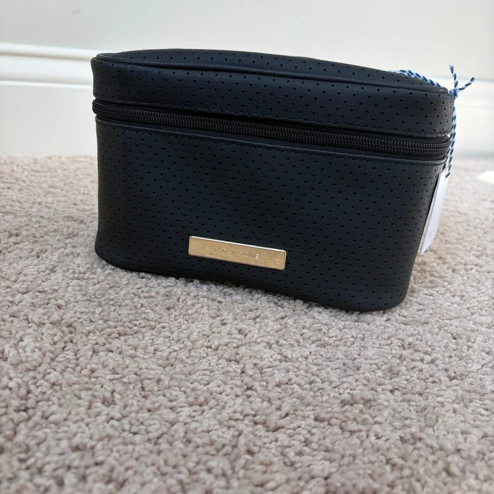 N/A stylish black