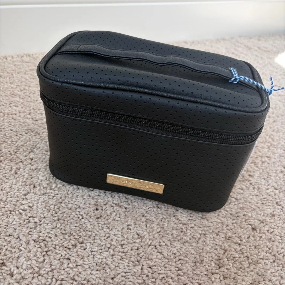N/A stylish black