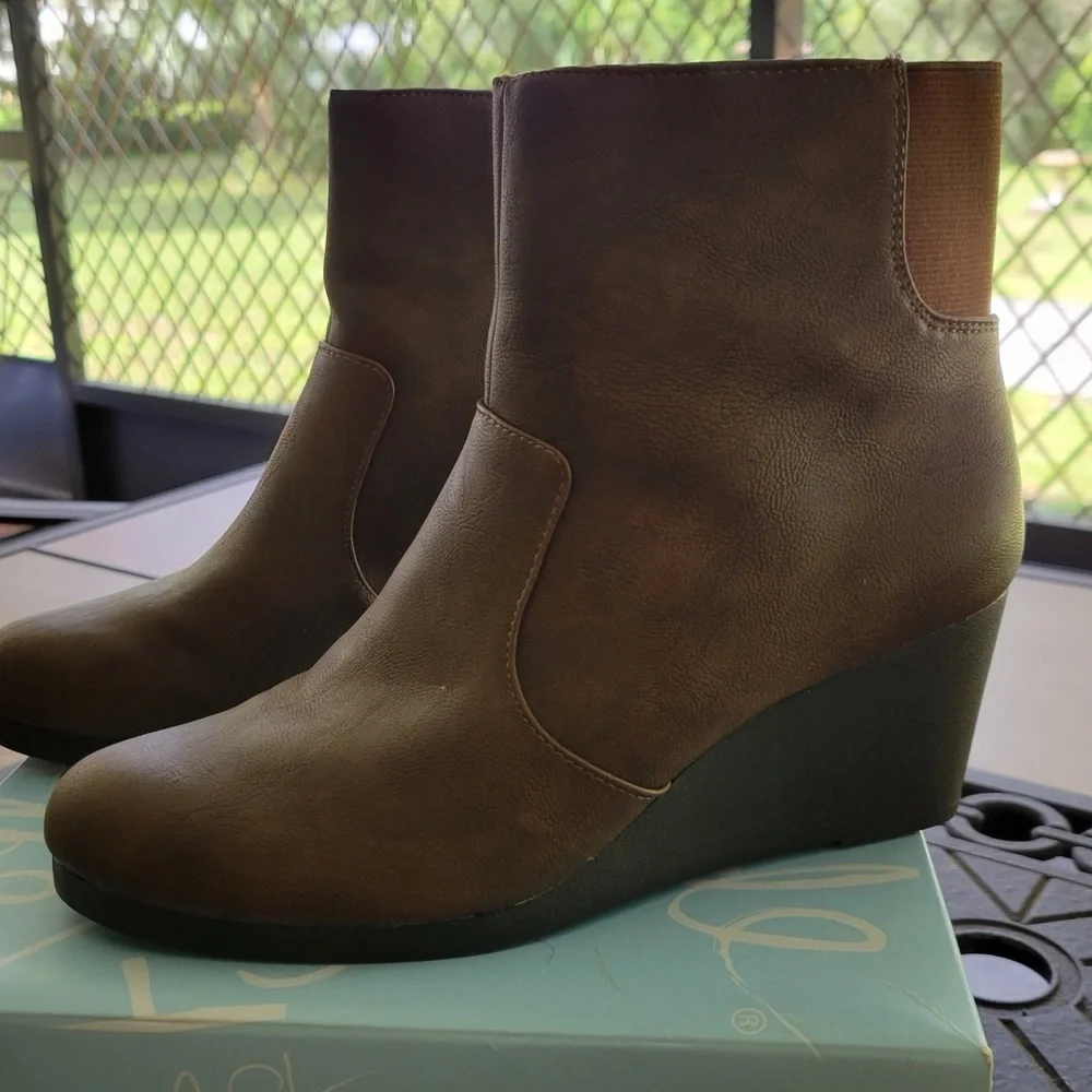 Life Stride stylish brown
