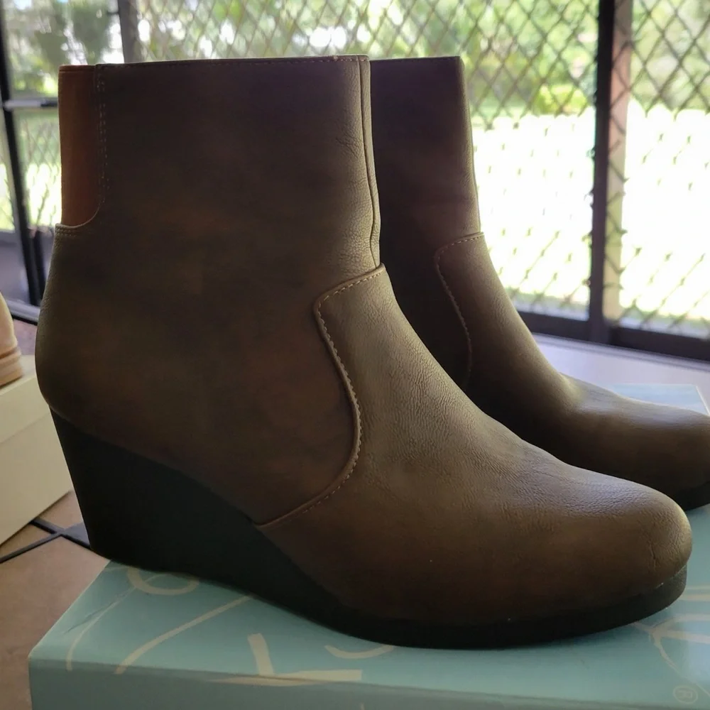 Life Stride stylish brown