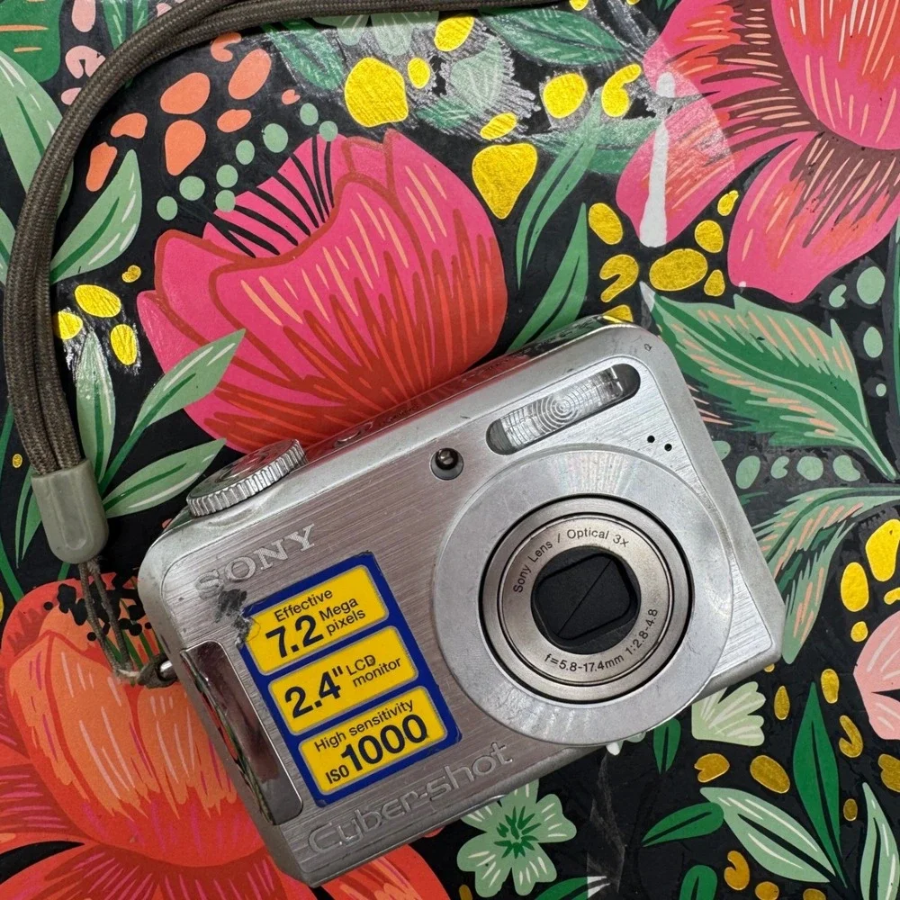 Sony Cyber-shot DSC-S700 7.2MP Digital Camera Silver 3x Optical Zoom Bundle