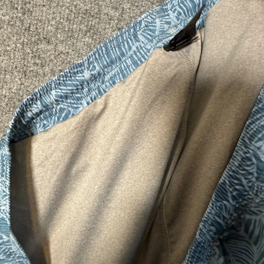 HUK Swim Trunks‎ Mens XXL Blue White Print Stretch Board Shorts Surf Swim Fish