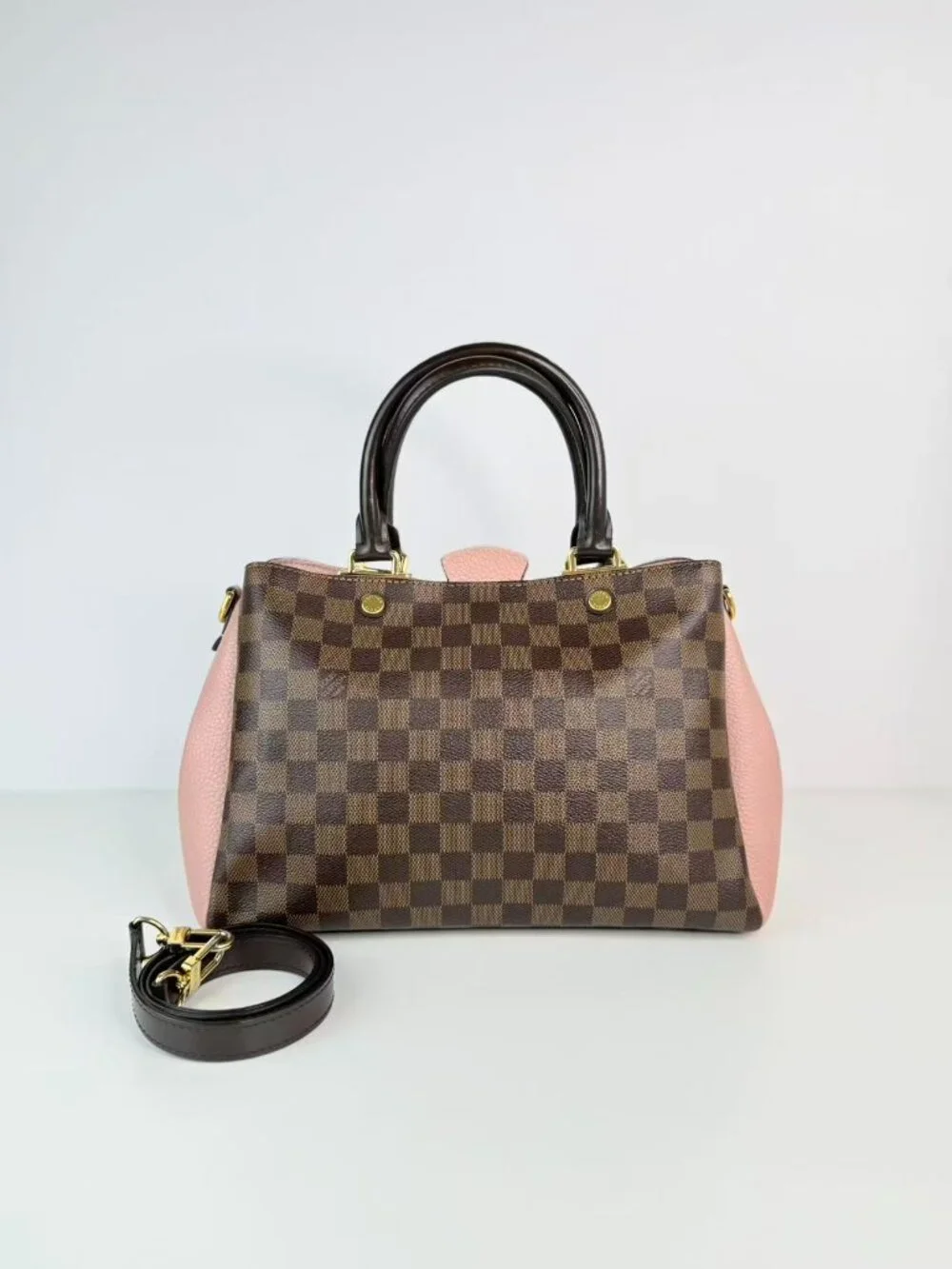 Louis Vuitton very good scratches