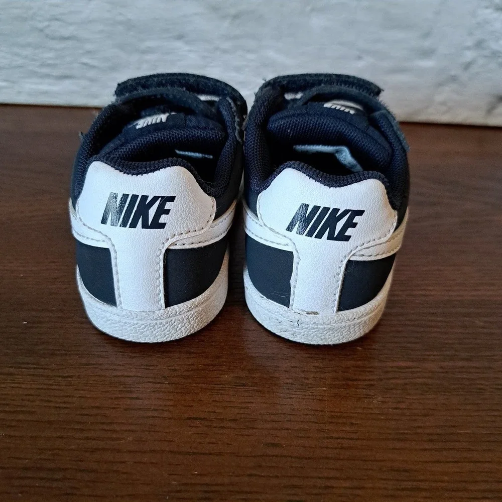 Nike court royale