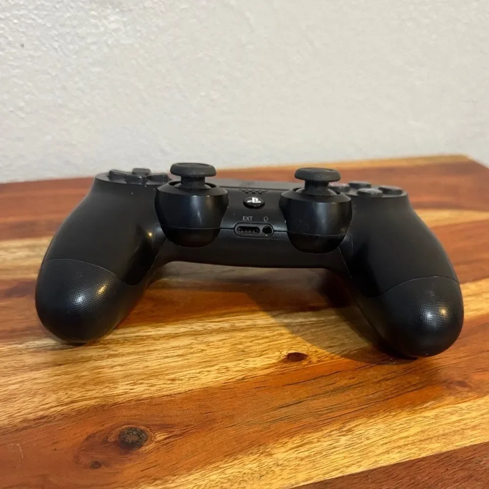 Sony offers long port