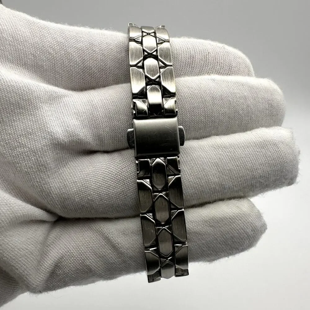 Jaclyn Smith watch details