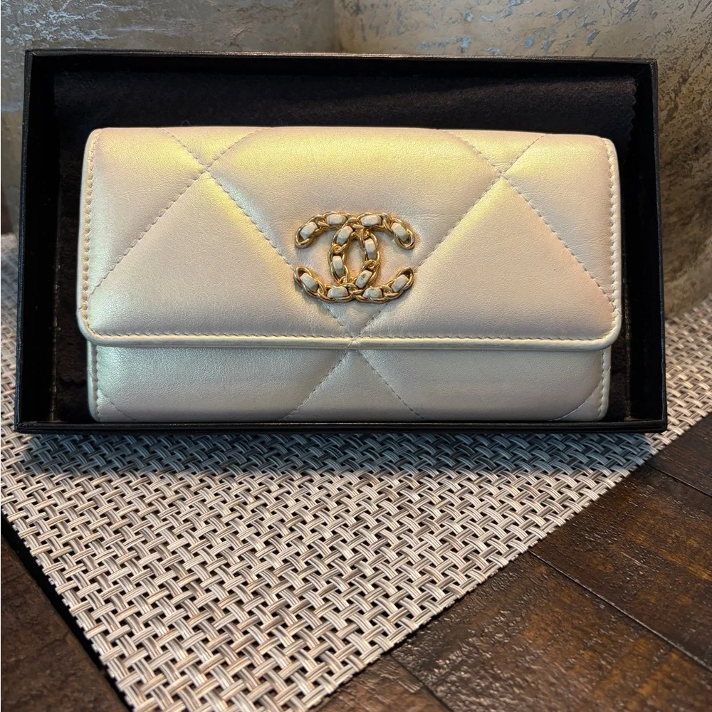 CHANEL this pre