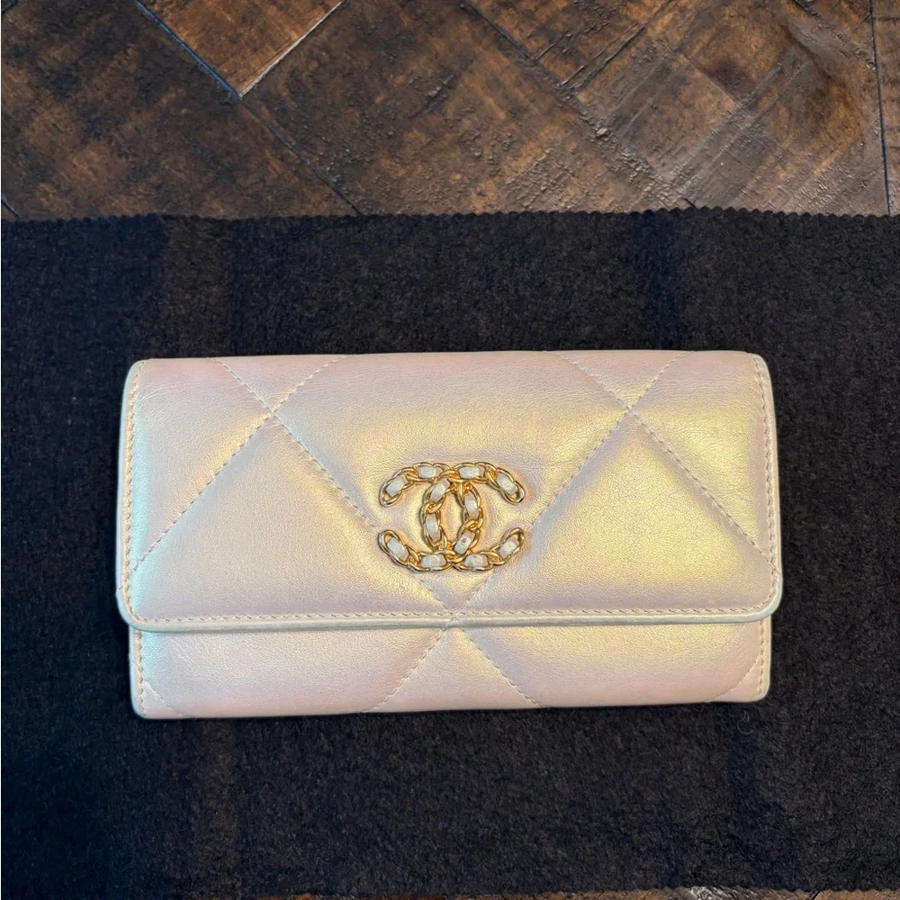 CHANEL this pre