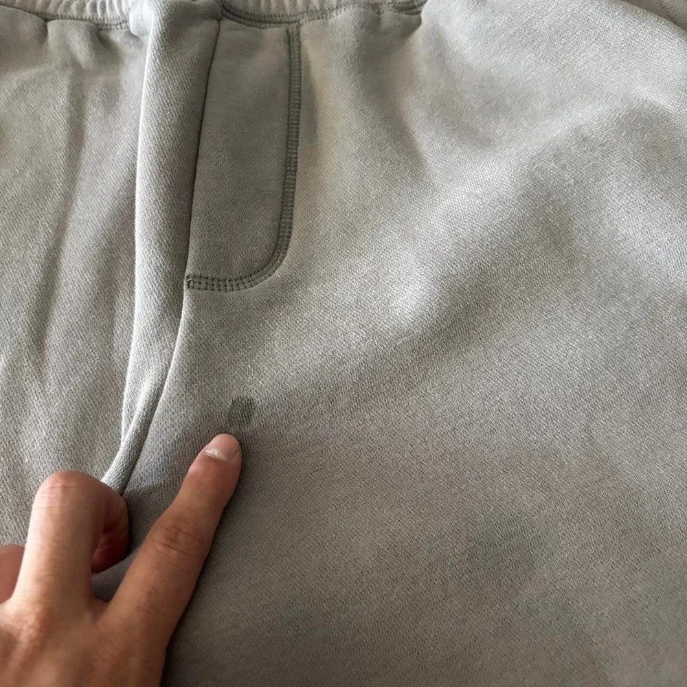 N/A drawstring 32 has