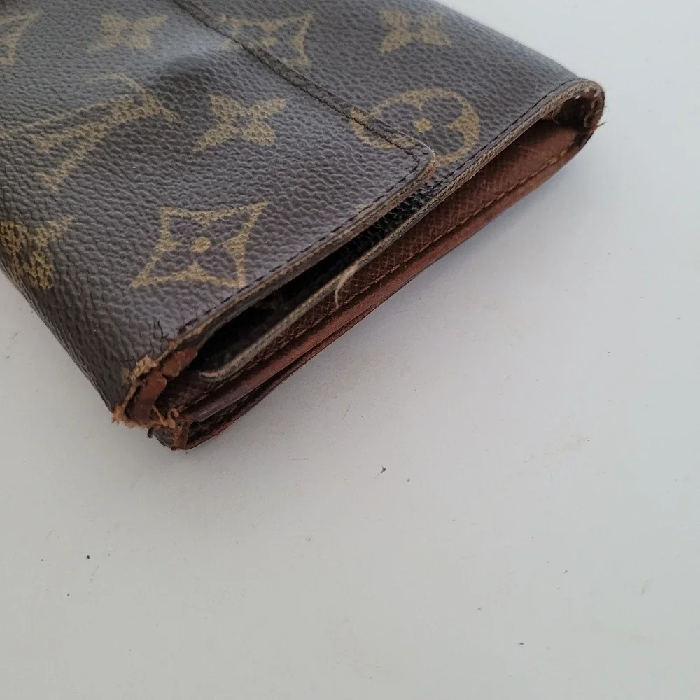 Louis Vuitton edges pattern monogram