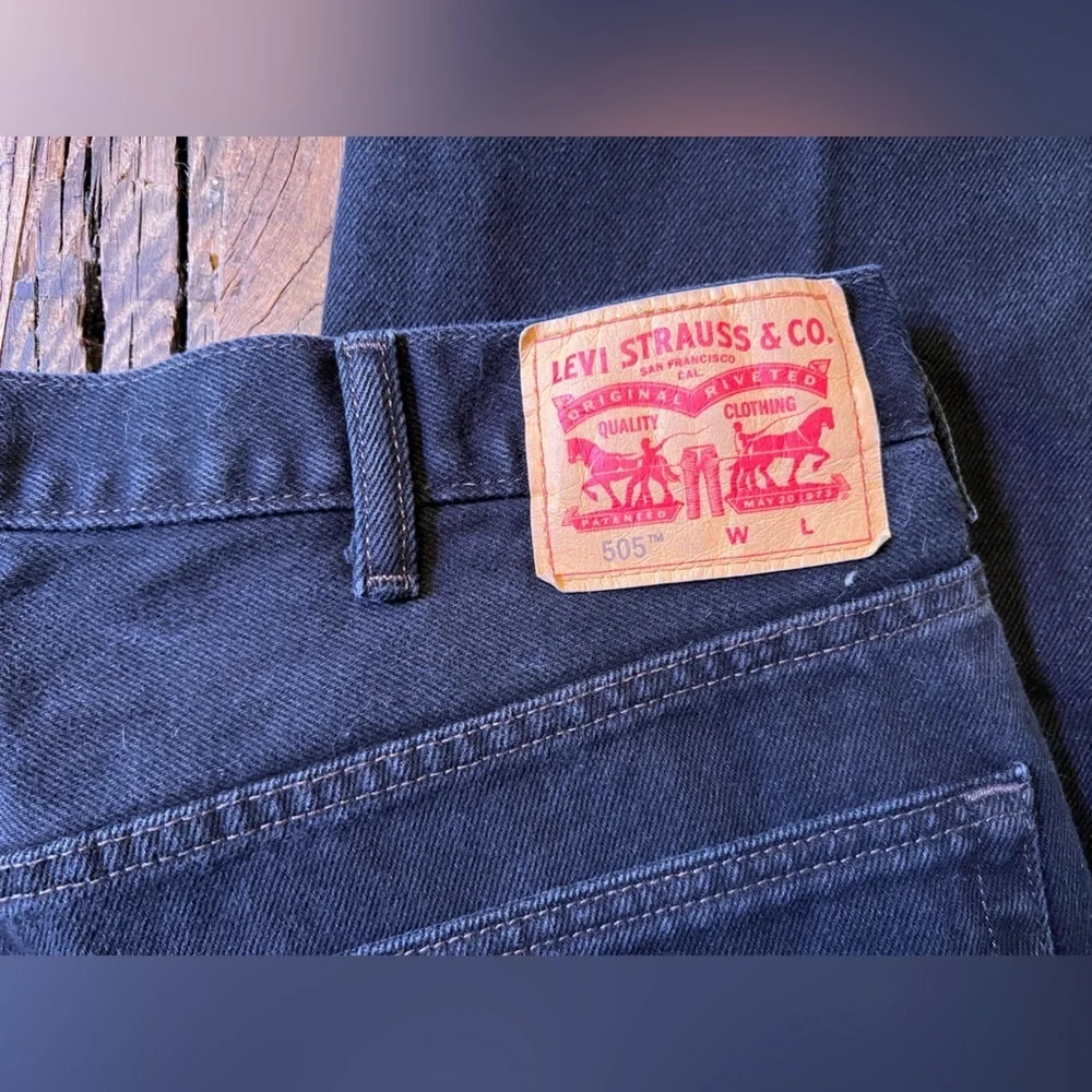 Levis measurements waist