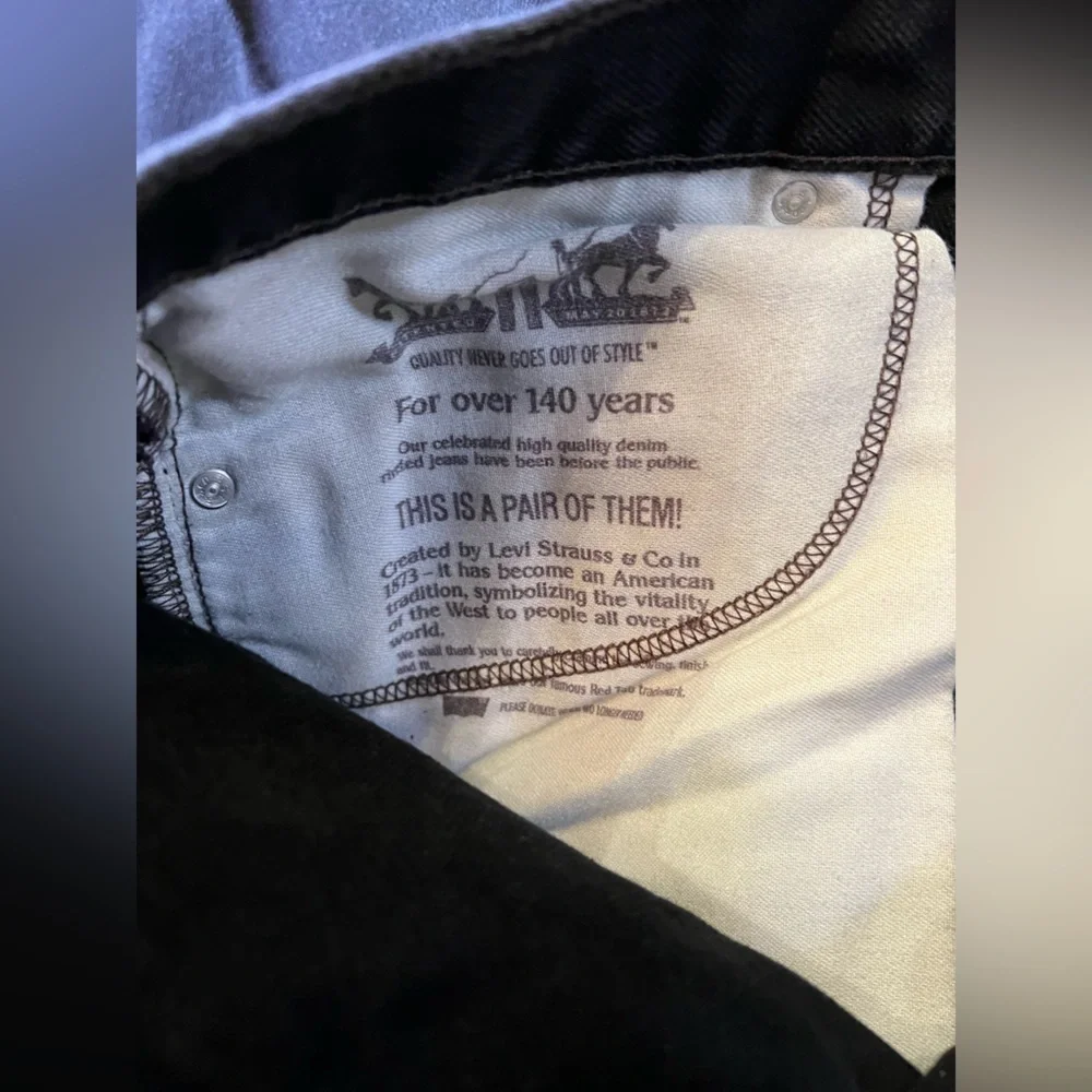 Levis measurements waist