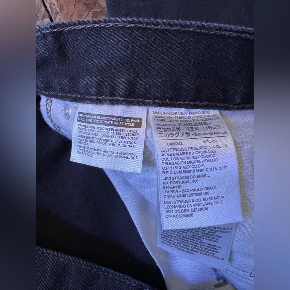 Levis measurements waist