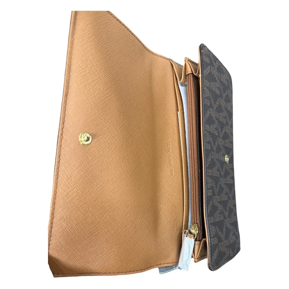 Michael Kors exterior crossgrain