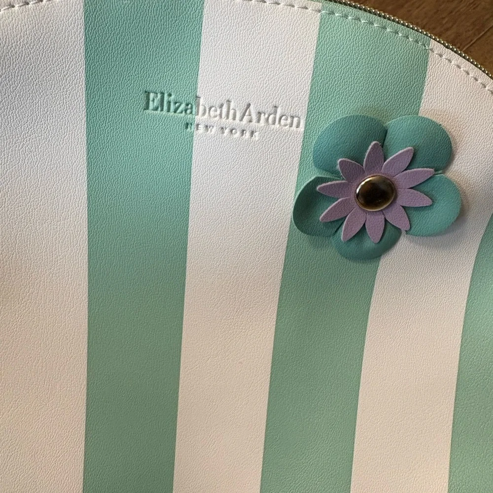 Elizabeth Arden chic cosmetic