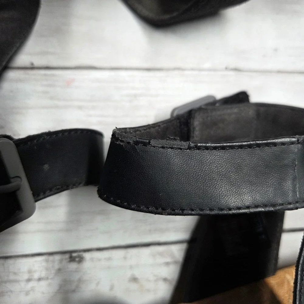 Clarks minor scuffing