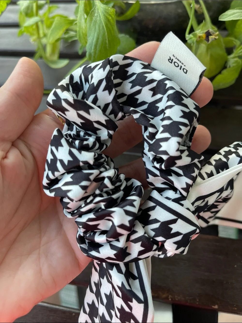 Dior pattern tag hair