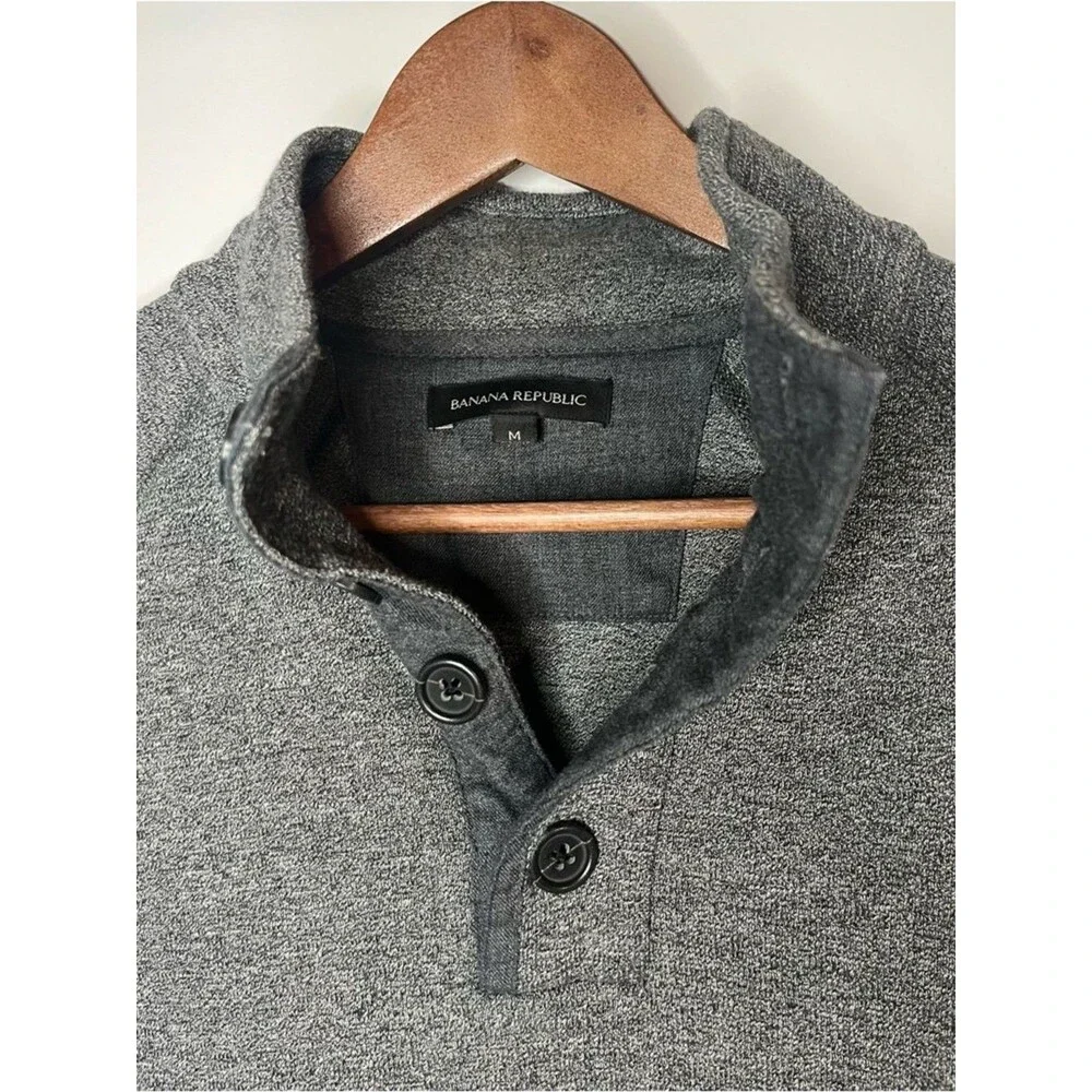 Banana Republic 4 Button Pullover Knit Sweater Heather Gray Size Medium