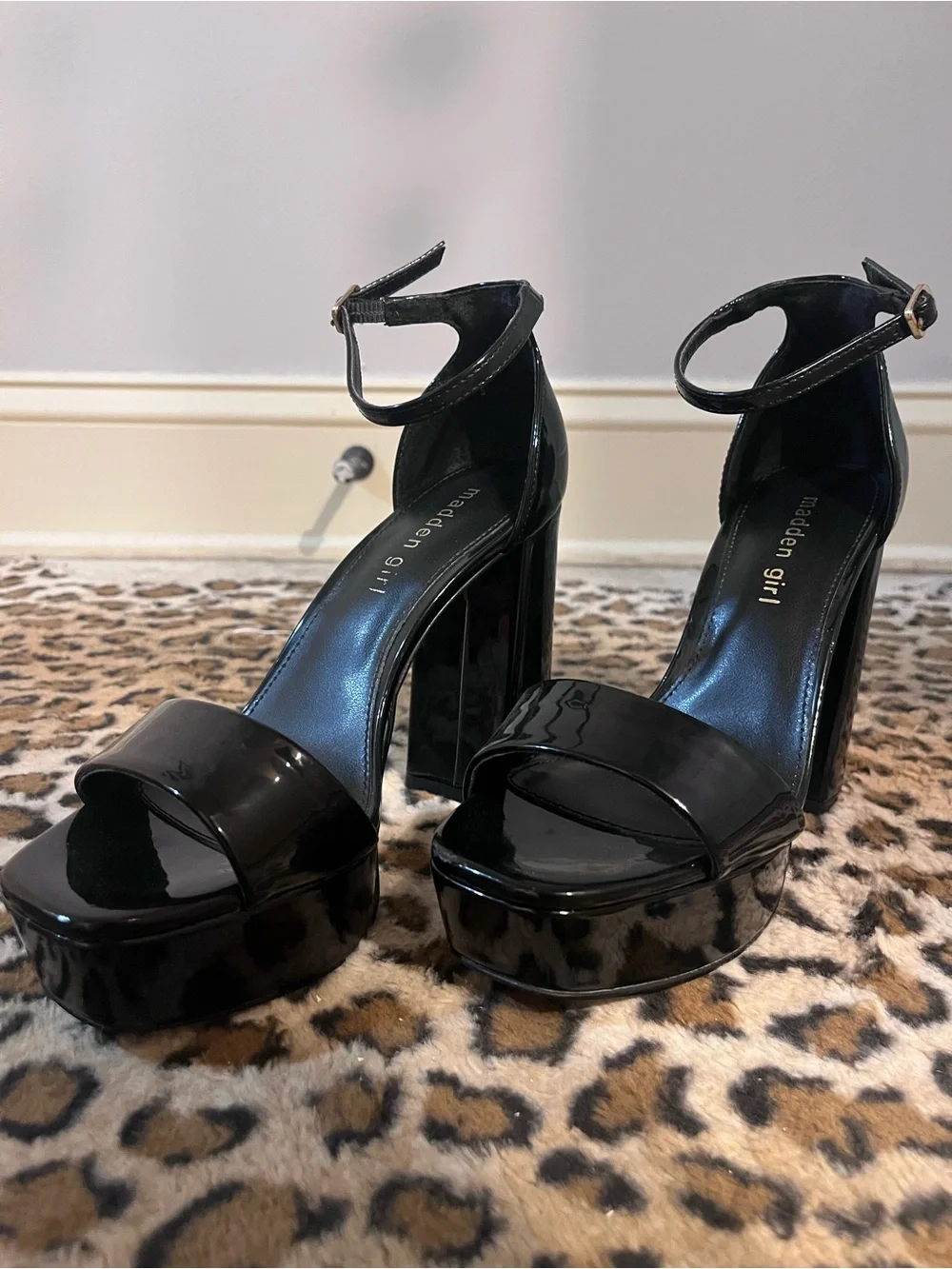 Madden Girl never worn