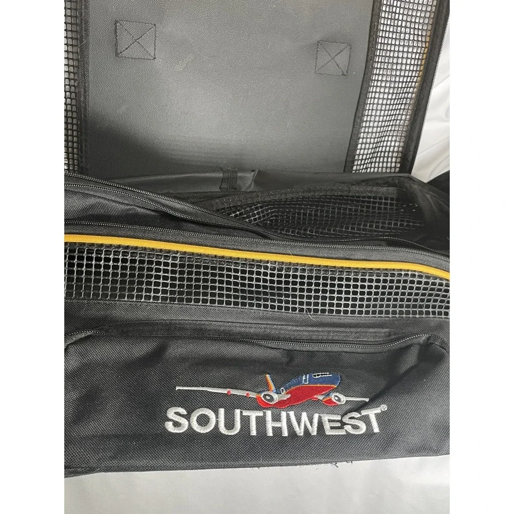Southwest Airlines Approved Pet Carrier Vented 19x12x12 w/ Document Pouch