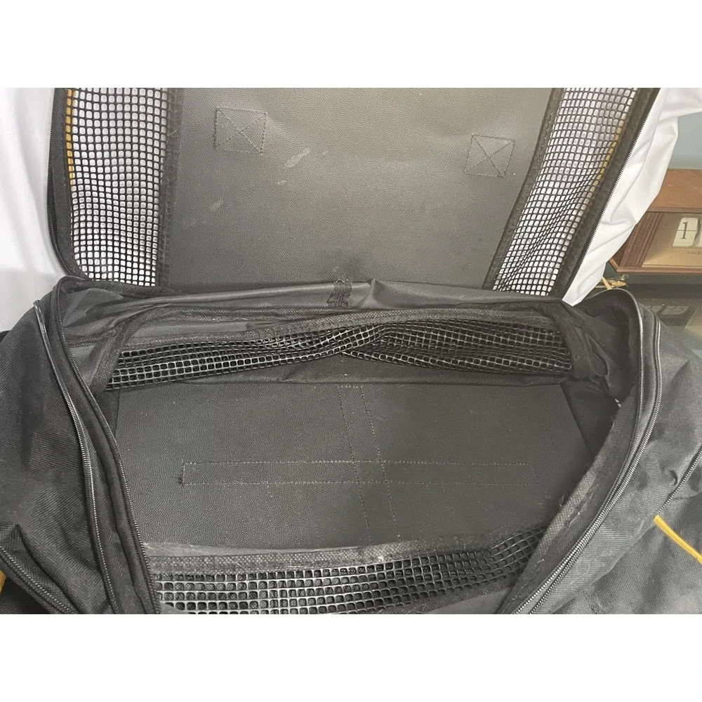 Southwest Airlines Approved Pet Carrier Vented 19x12x12 w/ Document Pouch